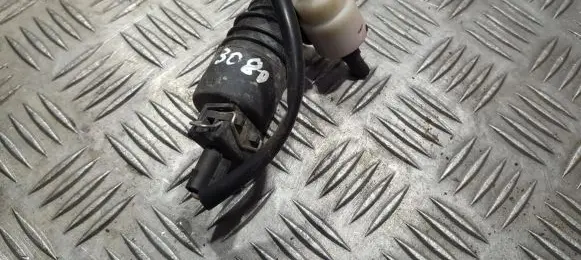 Volkswagen Caddy Windscreen/windshield washer pump