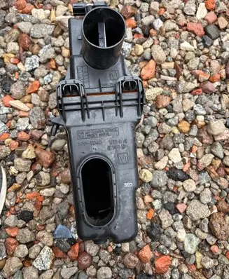 Toyota C-HR I Air filter box