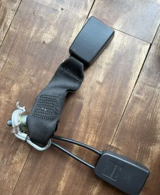 Mercedes-Benz S W220 Middle seatbelt buckle (rear) 2208601969