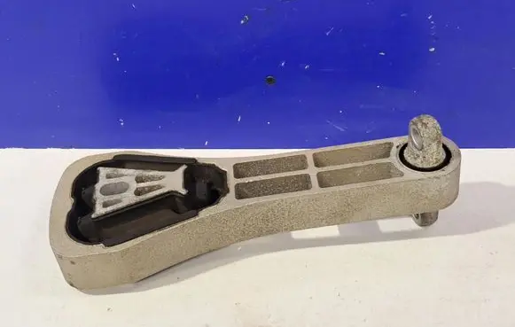 Volvo S90, V90 Engine mount bracket 31430195