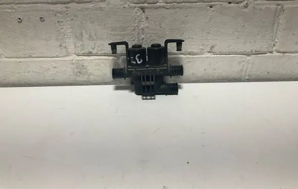 BMW 5 E60 E61 Coolant heater control valve 6931708 1147412181