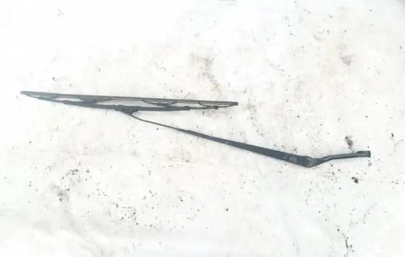 Nissan Almera Tino Front wiper blade arm