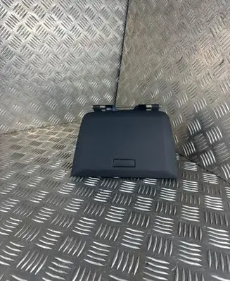 Volkswagen Golf Sportsvan Glove box 517857922 31032015