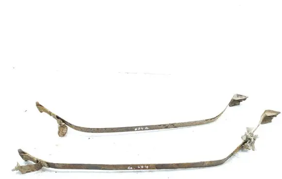 Fuel tank mounting bracket