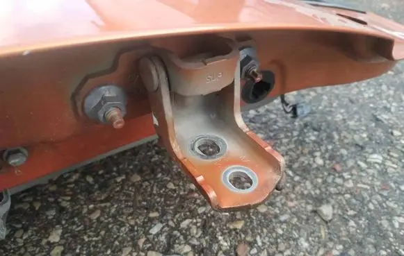 Renault Twingo II Front door upper hinge