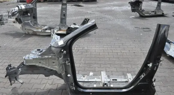 Toyota Yaris Pillar (middle) 
