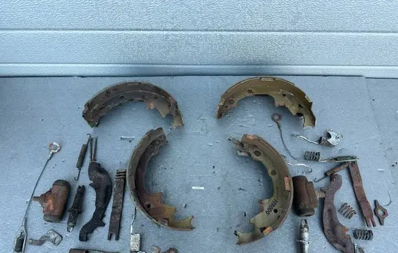 Jeep Cherokee XJ Drum brake (rear) 52008666AC 52008667AC