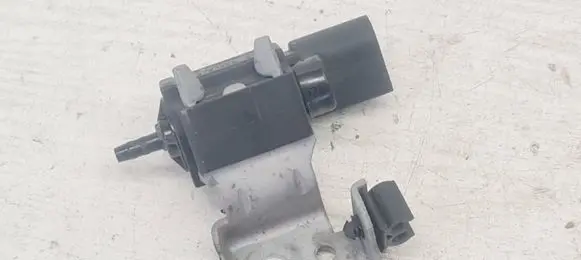 Volkswagen Polo V 6R Turbo solenoid valve 03P131051 191020 1105351