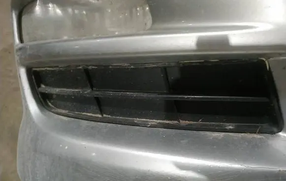 Toyota Avensis Verso Front bumper lower grill 