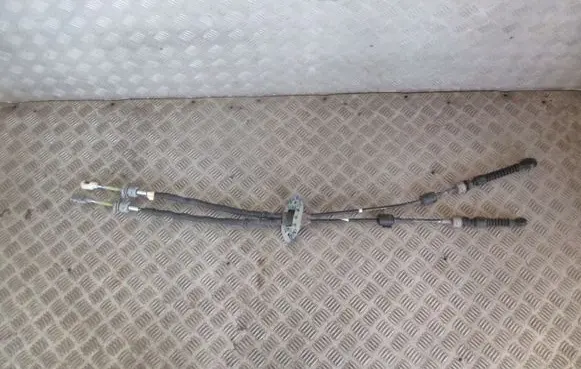 Hyundai i30 Gear shift cable linkage A61002H147