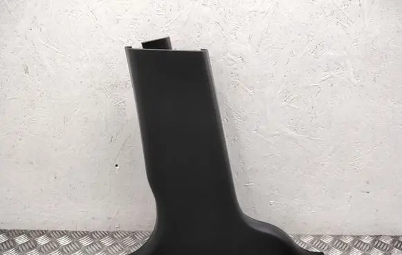 Volvo V70 (B) pillar trim (bottom)