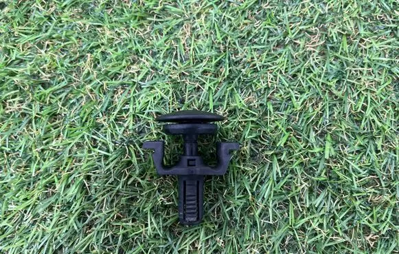 Mercedes-Benz CLS C219 Radiator mount bracket A0009912595