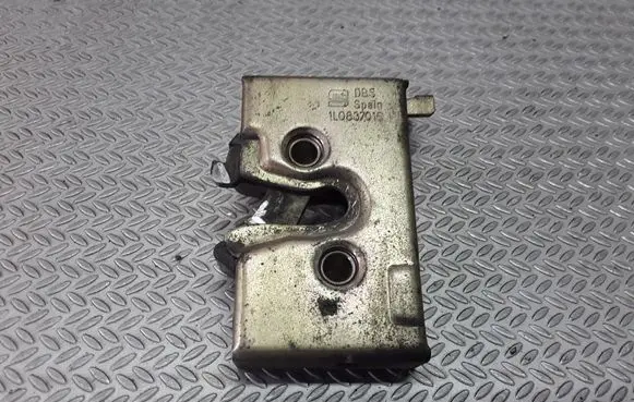 Seat Toledo I (1L) Front door lock 1L0837016