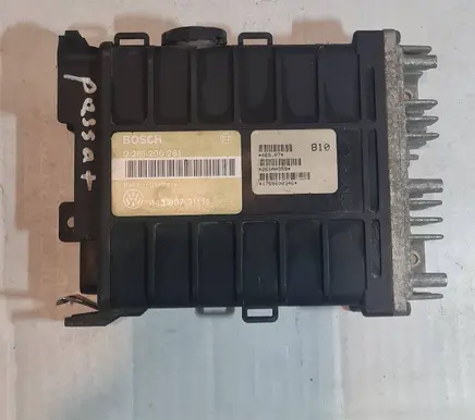Volkswagen PASSAT B3 Engine control unit/module 443907311B 0261200264 0261200261
