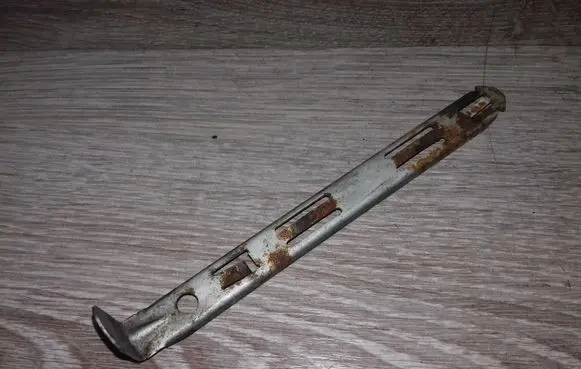 Headlight/headlamp mounting bracket