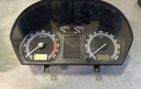 Skoda Fabia Mk1 (6Y) Speedometer (instrument cluster) 6Y0920871D 110080254019