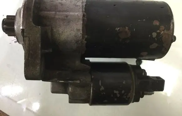 Volkswagen Golf IV Starter motor 020911023F