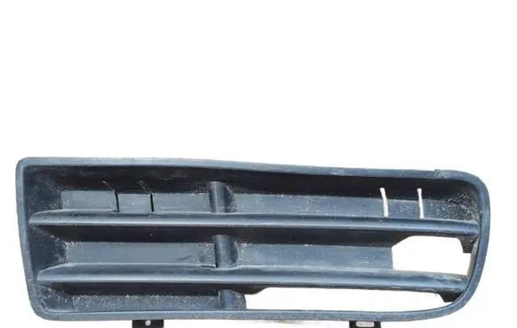 Volkswagen Golf IV Front bumper lower grill 1J0853665B