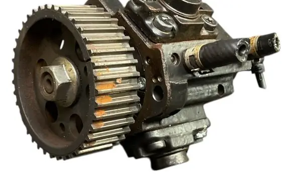 Opel Insignia A Fuel injection high pressure pump 55597787 0445010442