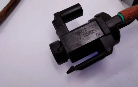 BMW 5 G30 G31 Turbo solenoid valve 8570591 7478802 2T112