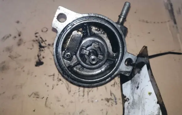 Opel Astra G Vacuum pump 90531195