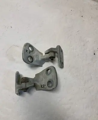 Land Rover Discovery 3 - LR3 Front door hinge set 