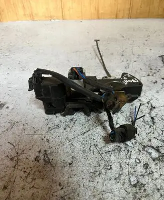 Opel Frontera B Front door lock 16639861