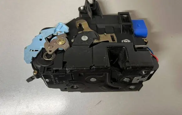 Volkswagen Caddy Front door lock 3D1837015 A00467