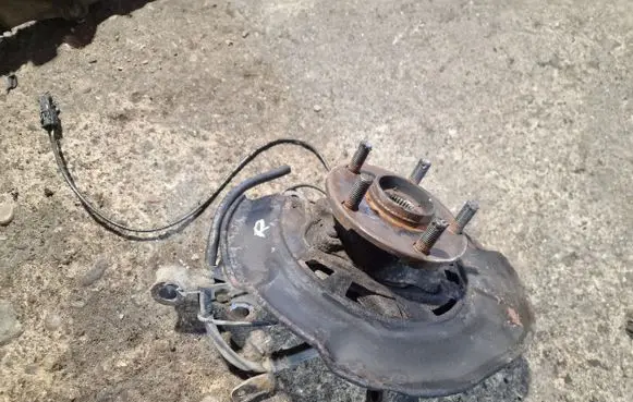 Toyota RAV 4 (XA30) Front wheel hub