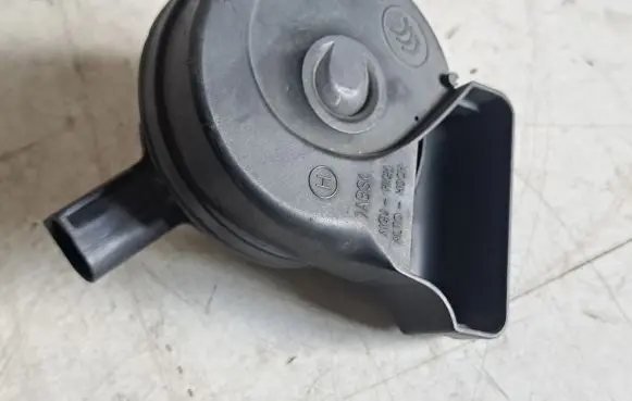 Volkswagen PASSAT B7 Horn signal 0055307 7N0951223A