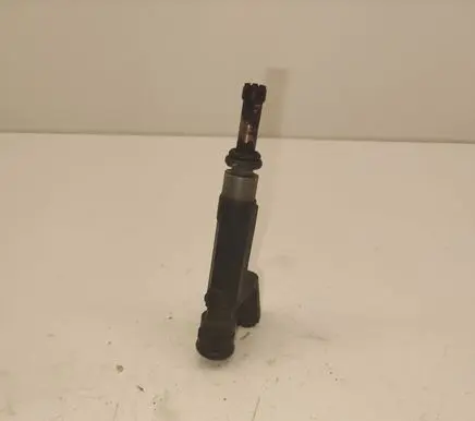 Nissan Juke I F15 Fuel injector