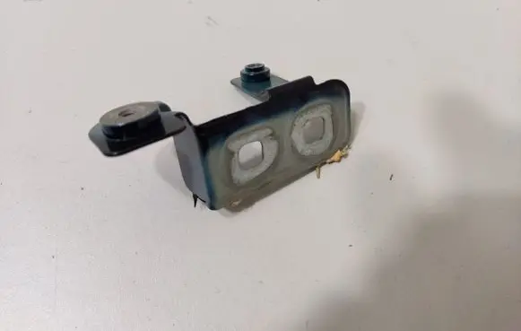 BMW 8 G14 Fender mounting bracket 8492952 7475630