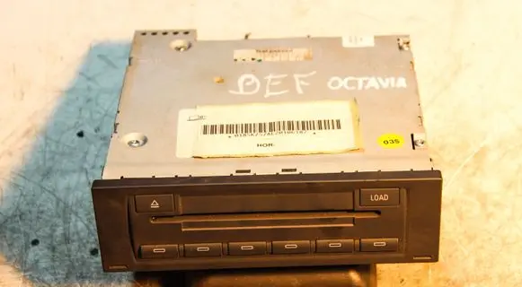 Skoda Octavia Mk2 (1Z) CD/DVD changer 1Z0035111A