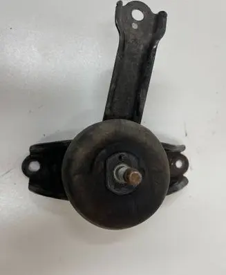 KIA Rio Engine mounting bracket 