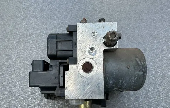 Nissan Patrol Y61 ABS Pump 47660VB000