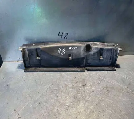Mercedes-Benz 190 W201 Radiator trim 2015051388