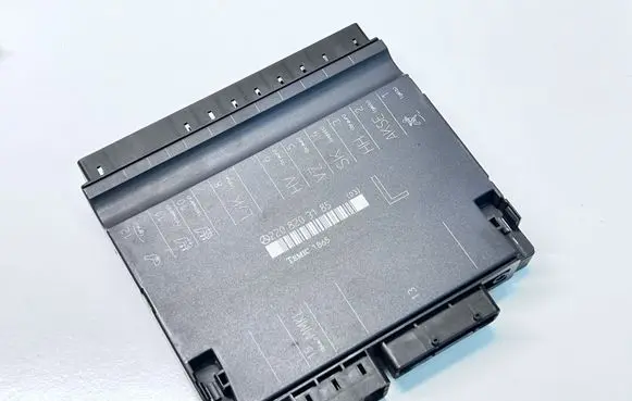Mercedes-Benz S W220 Seat control module A2208203185