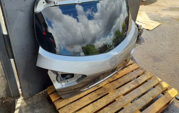Nissan Pulsar Tailgate/trunk/boot lid