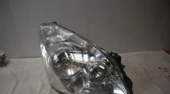 Toyota Corolla Verso AR10 Headlight/headlamp