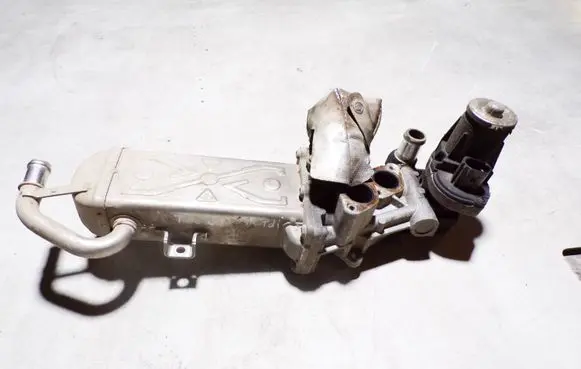 Volkswagen Touran II EGR valve cooler 03L131512AT 0280751012
