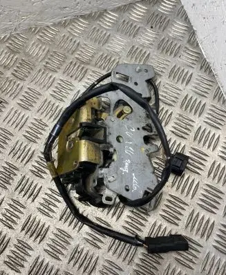 Chrysler Voyager Rear door lock