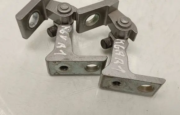 Rear door hinge set