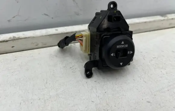 Hyundai i30 Wing mirror switch 
