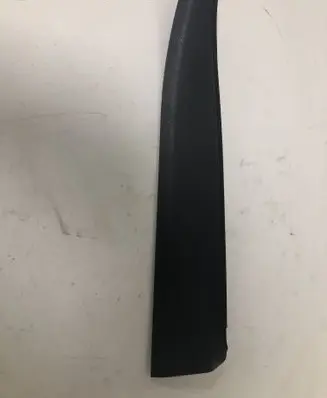 Volvo V40 Side skirt front trim 31102348