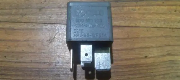 Volkswagen PASSAT B5 Other relay 8d0951253 370