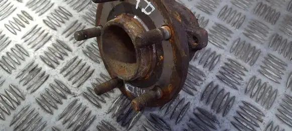 Mazda 5 Rear wheel hub