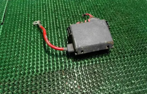 Volkswagen Golf IV Fuse module 1J0937550