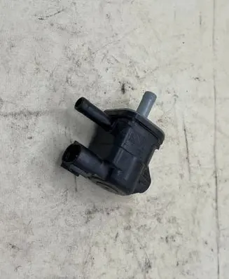 Toyota Auris E180 Rear glass lock/latch C621 9091012276