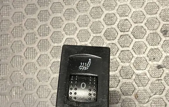Volkswagen Touran I Seat heating switch 3B0963563C