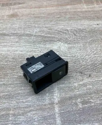 Opel Zafira B Electric window control switch 13228711